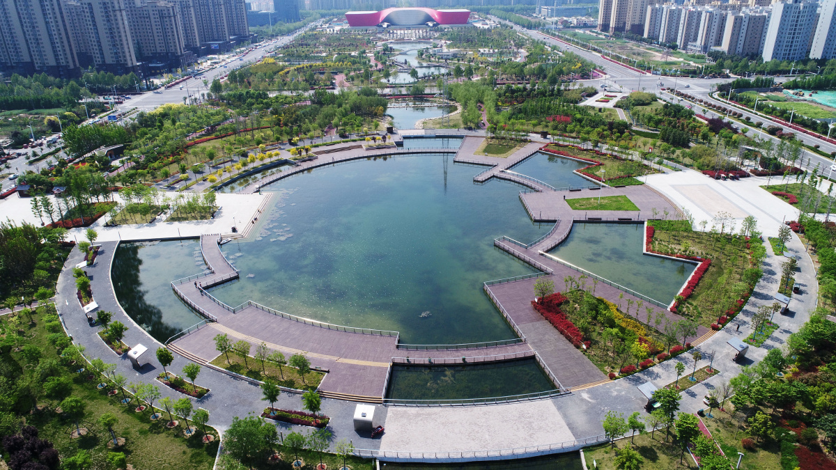 航拍河南许昌中央公园蔚为壮观