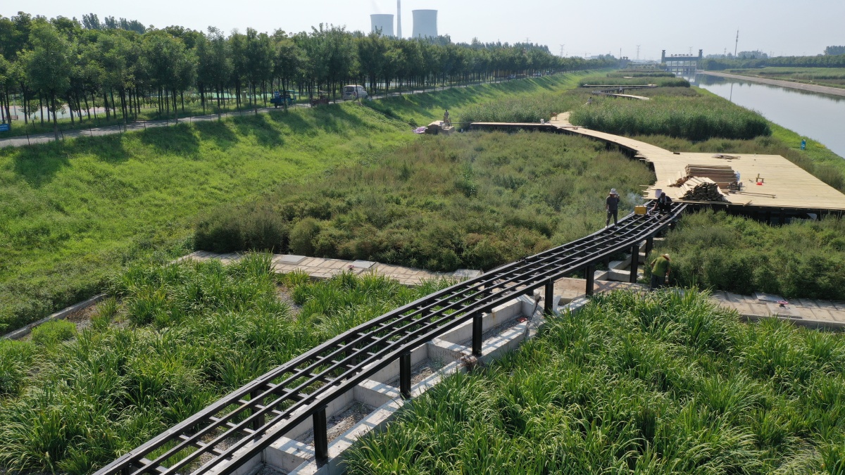 河南许昌清潩河新增人工湿地木栈道预计8月底完工