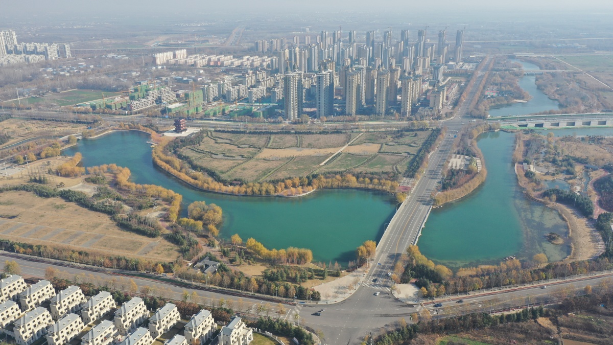 航拍河南许昌建安区北海公园城水相依风景迷人