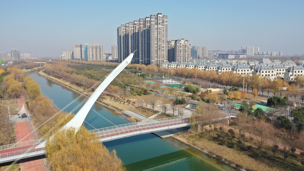 航拍河南许昌建安区北海公园城水相依风景迷人