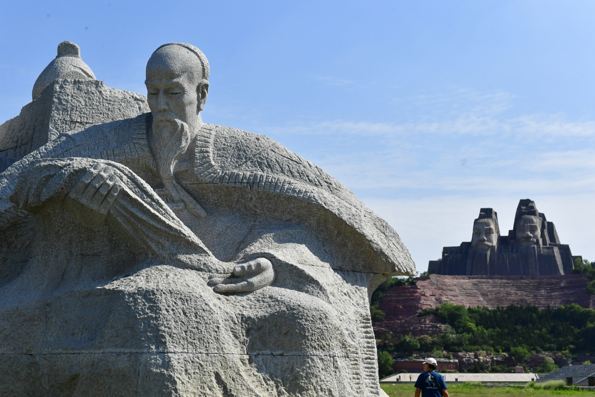 河南郑州黄河风景名胜区炎黄广场大型雕像群