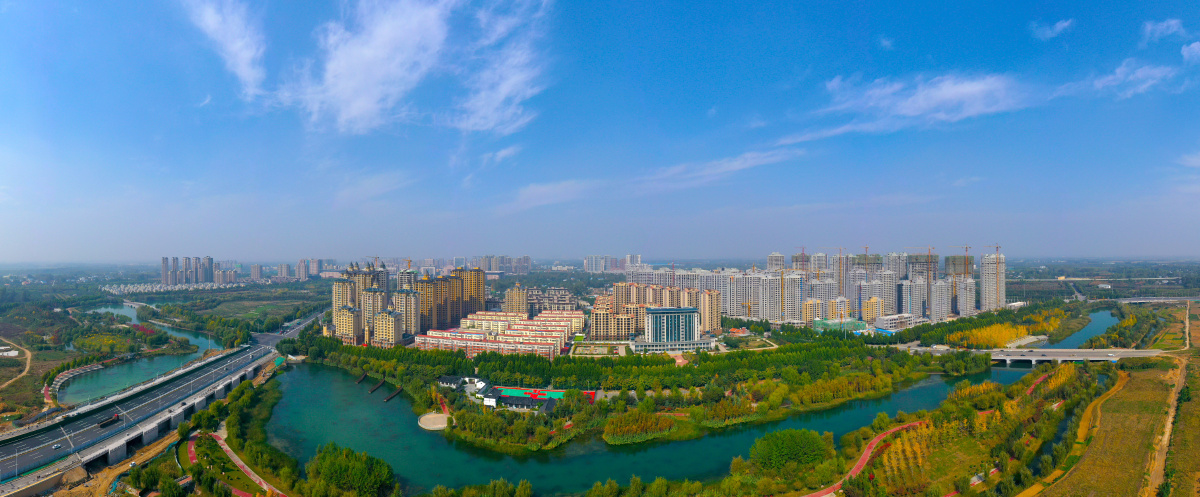 深秋时节航拍河南许昌建安区北海公园城水相依风景迷人