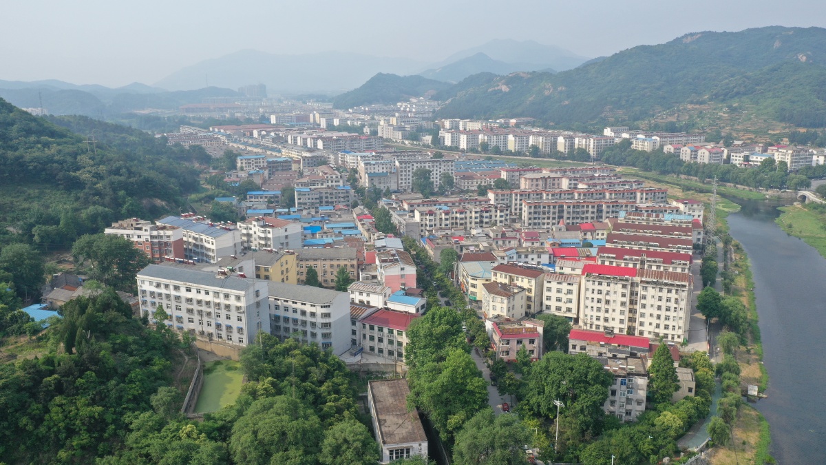 航拍河南信阳将军故里红色新县