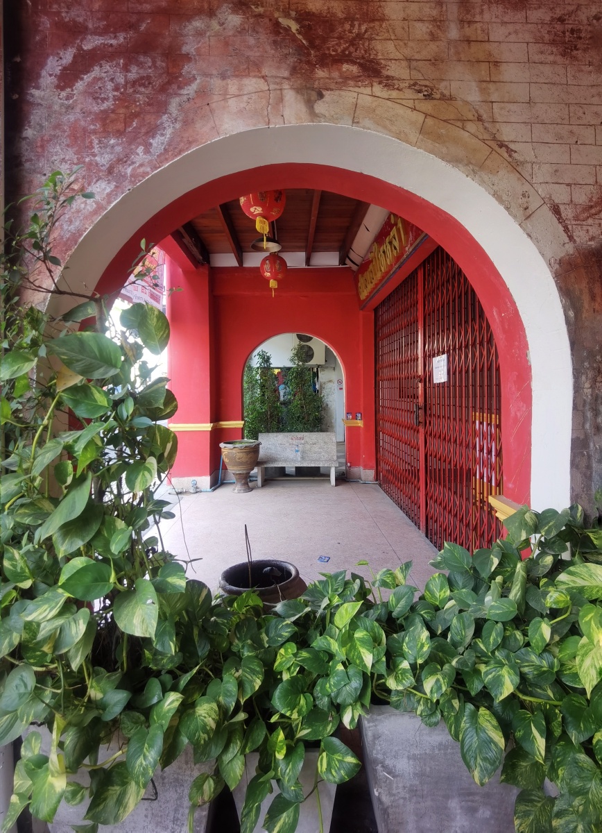 永夏城居民的假日日常普吉步行街