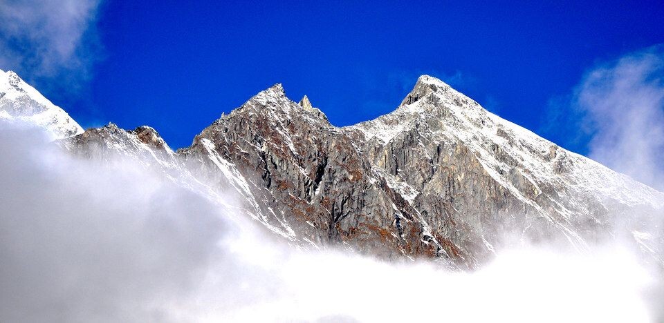 康定木格措雪山<br />
