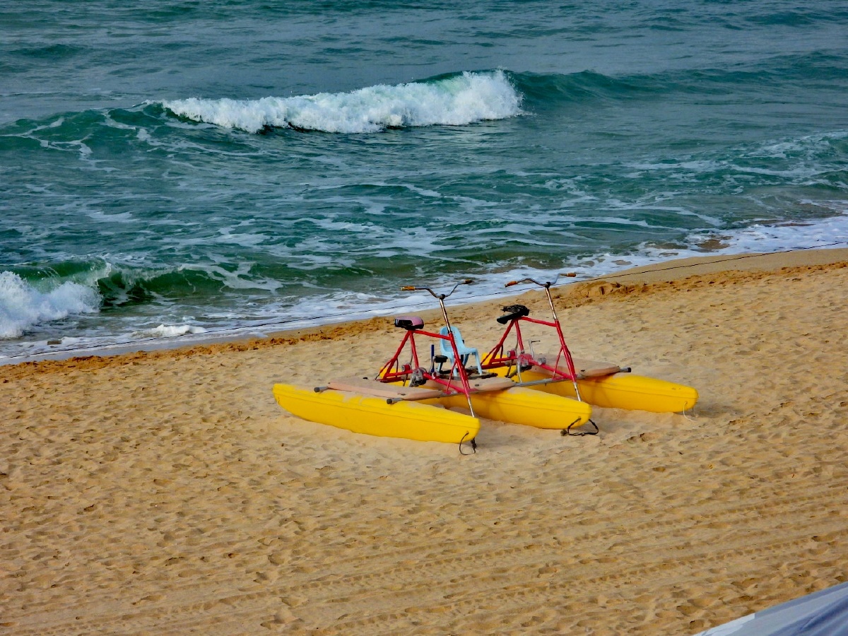 三亚大东海冲浪者