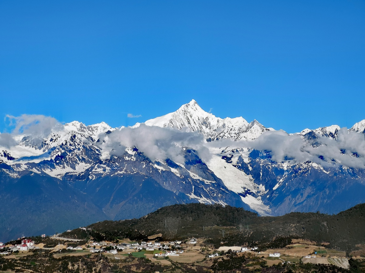 梅里雪山日照金山