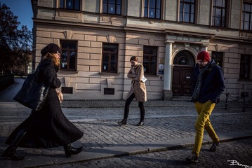L1004571