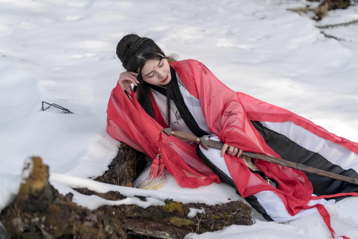 应在江湖悠悠独醉笑春风