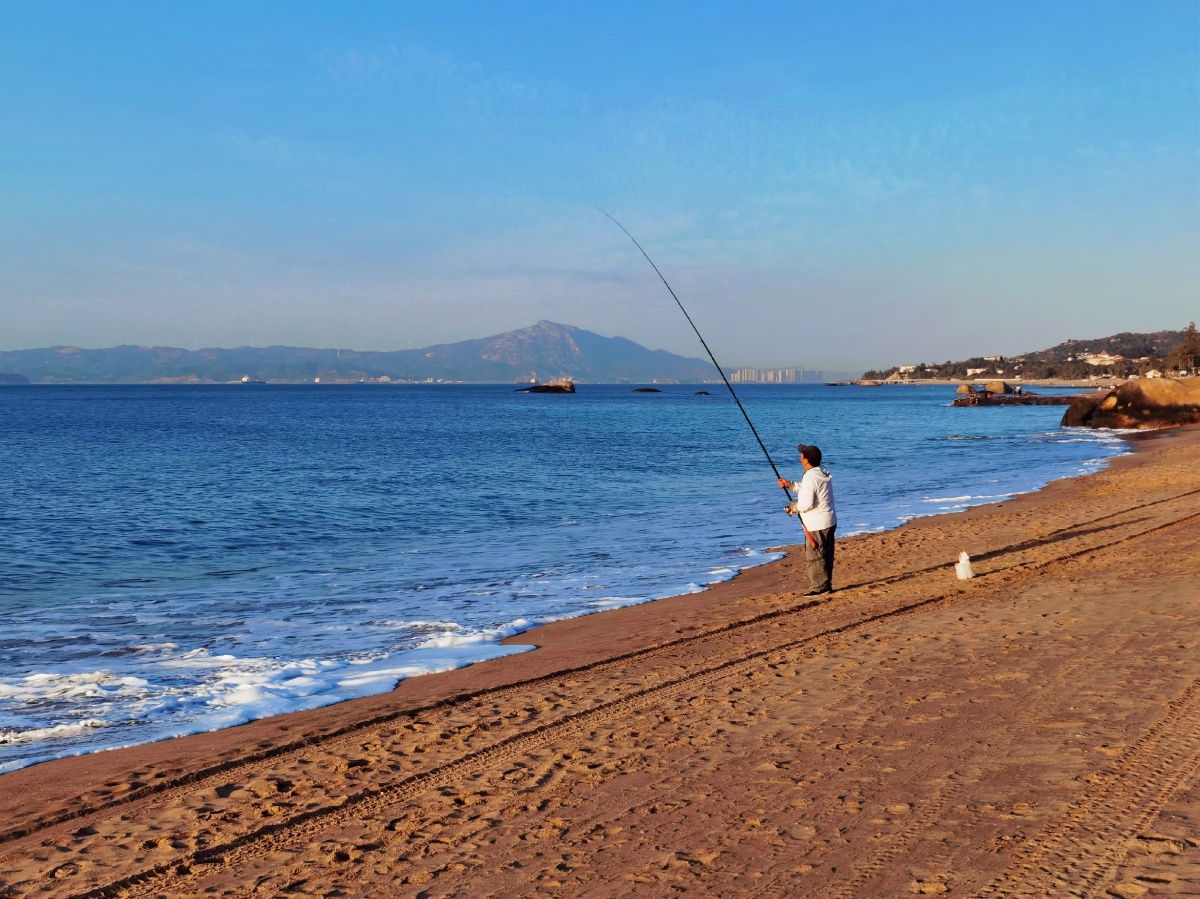 海边垂钓翁