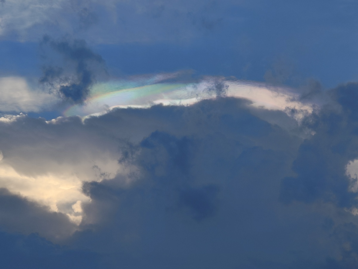 在袁老走后厦门出现了七彩祥云据说有人去世时出现七彩祥云那么死者就