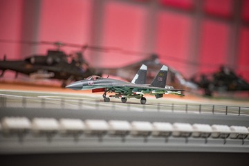 640067