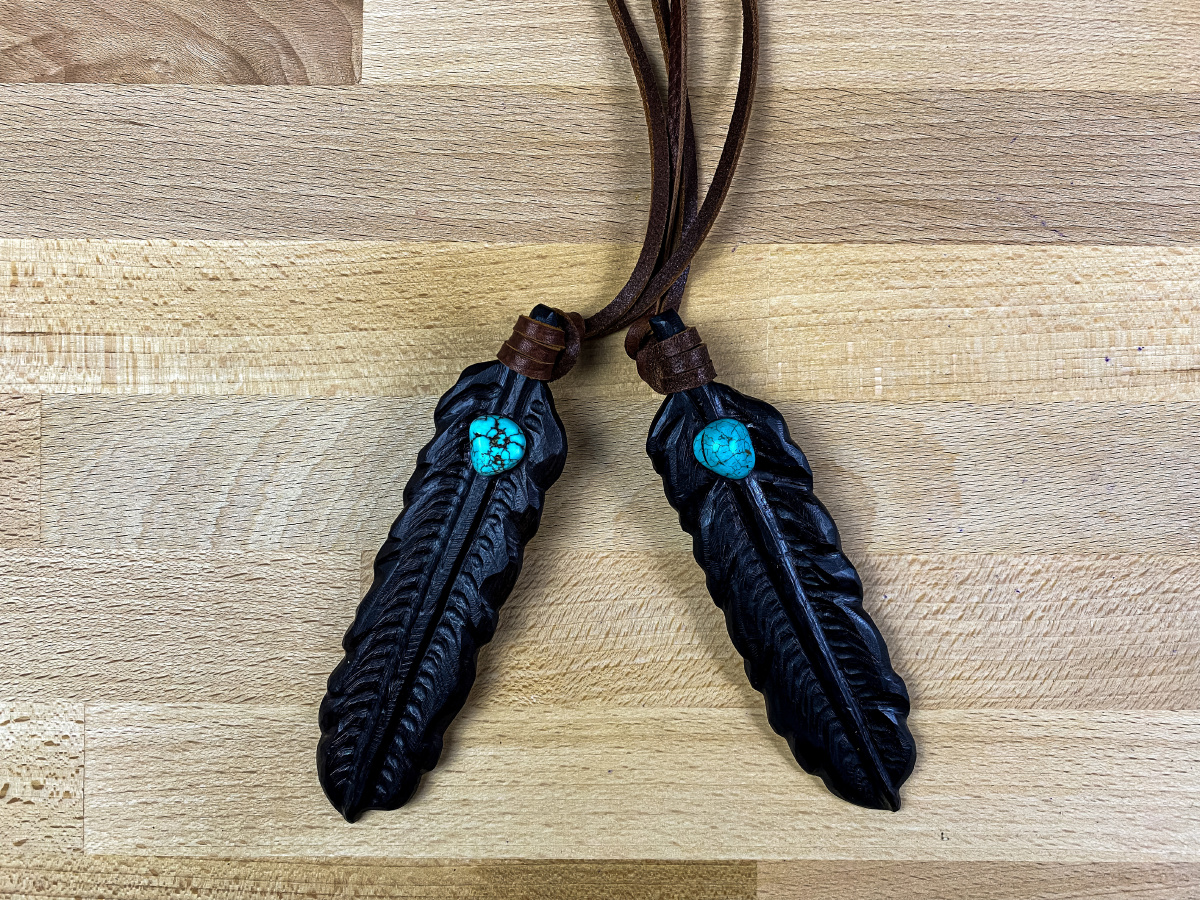 用紫光檀雕刻了一对孔雀明王的羽毛 - 木雕花园 - 图虫