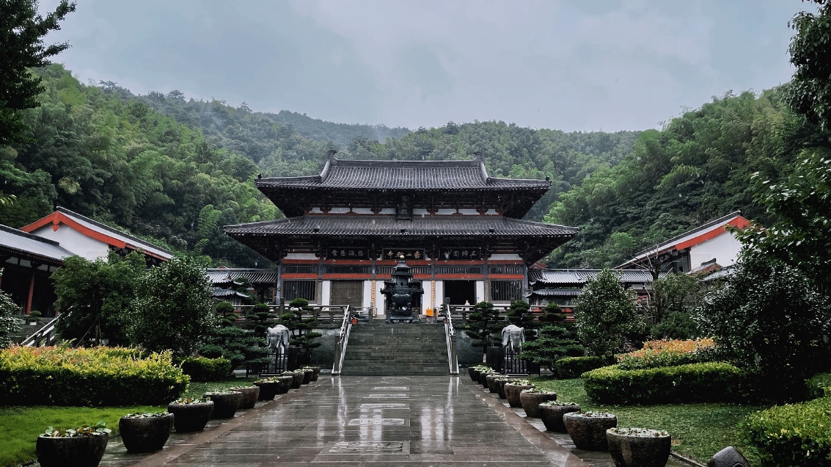 暴雨中的香山教寺