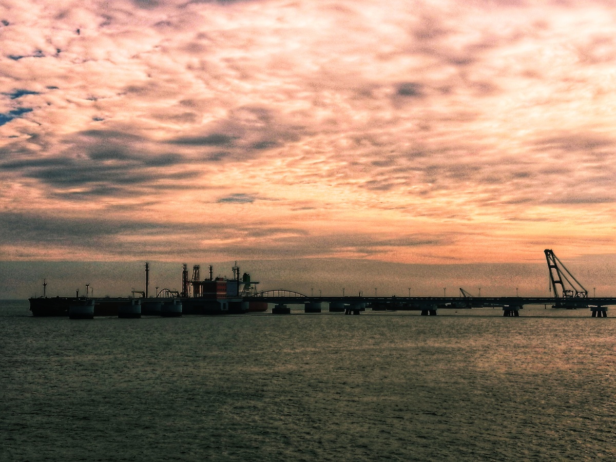 青岛黄岛之码头晨辉