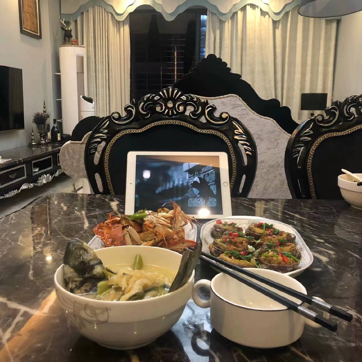 一个人在家做晚饭吃,感觉少个点什么.