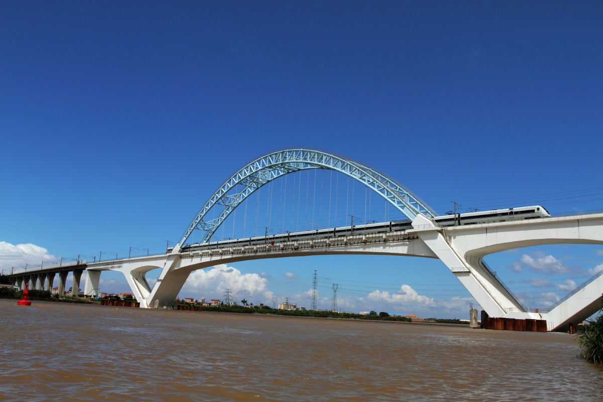 阵雨后的小榄水道特大桥