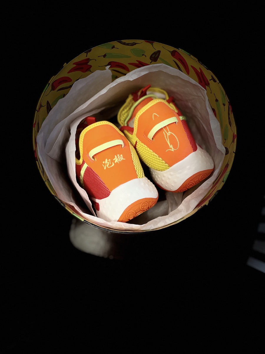 pg4泡椒配色特殊鞋盒中国四川风辣字的拼音代表着保罗乔治的家乡la