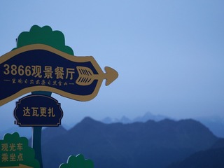 158023