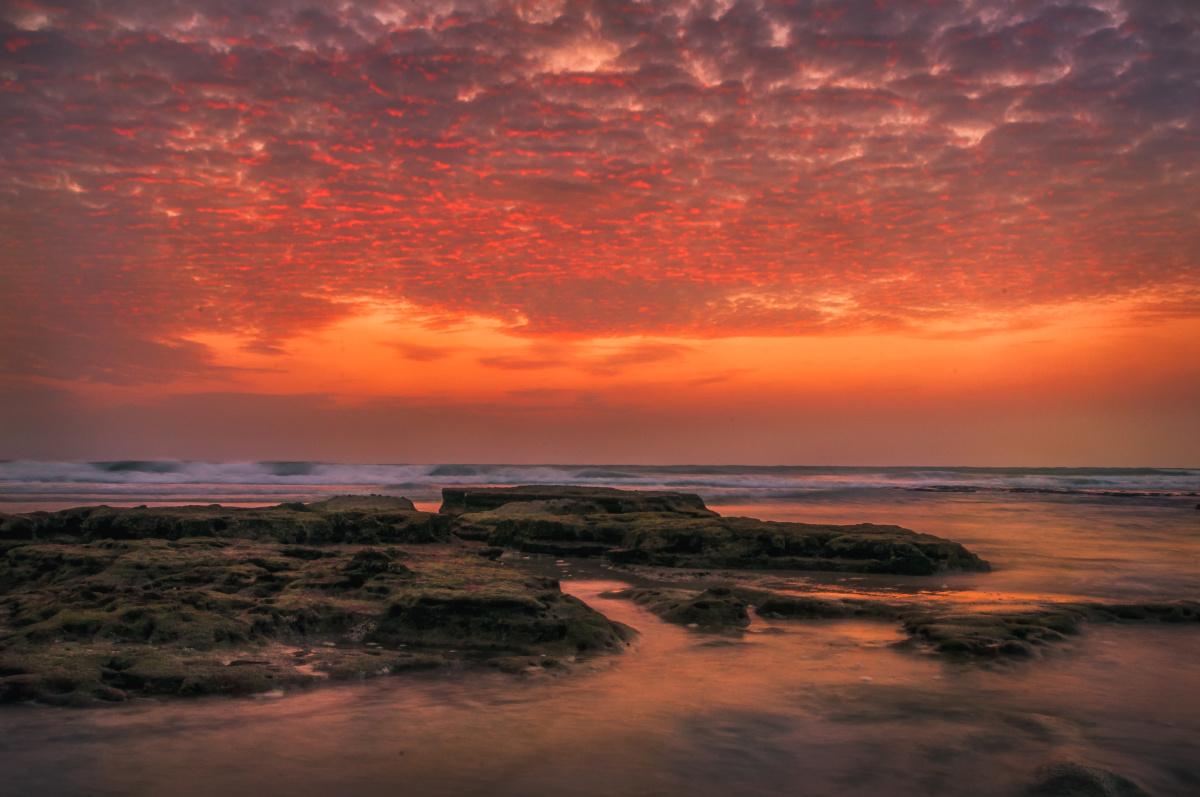 涠洲岛滴水丹屏日落