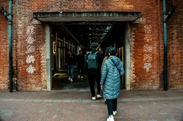 504753