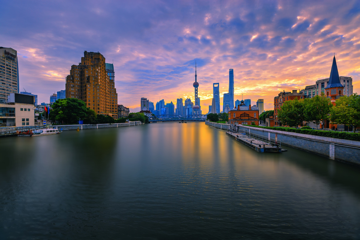 东方明珠的早晨上海