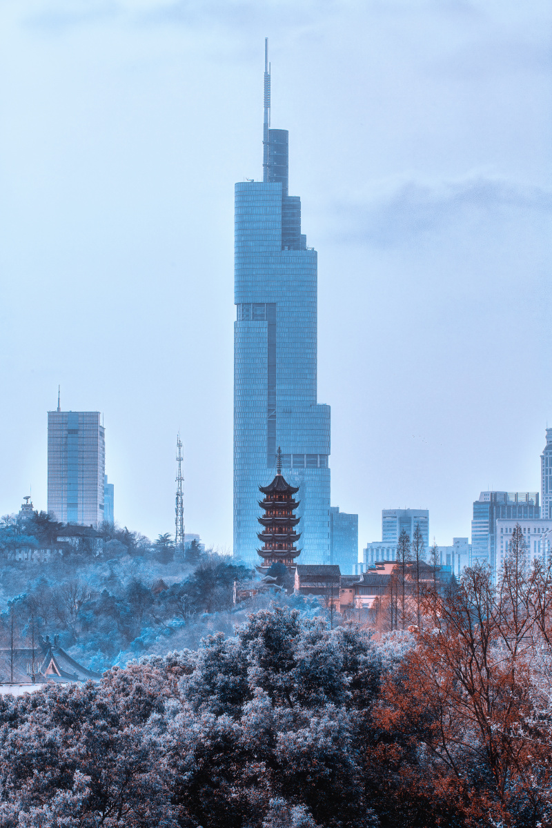 古今交融之鸡鸣寺和紫峰大厦南京