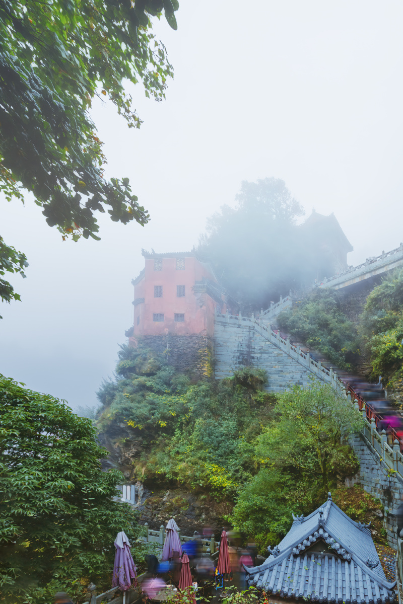 云雾中的武当山金顶 湖北十堰