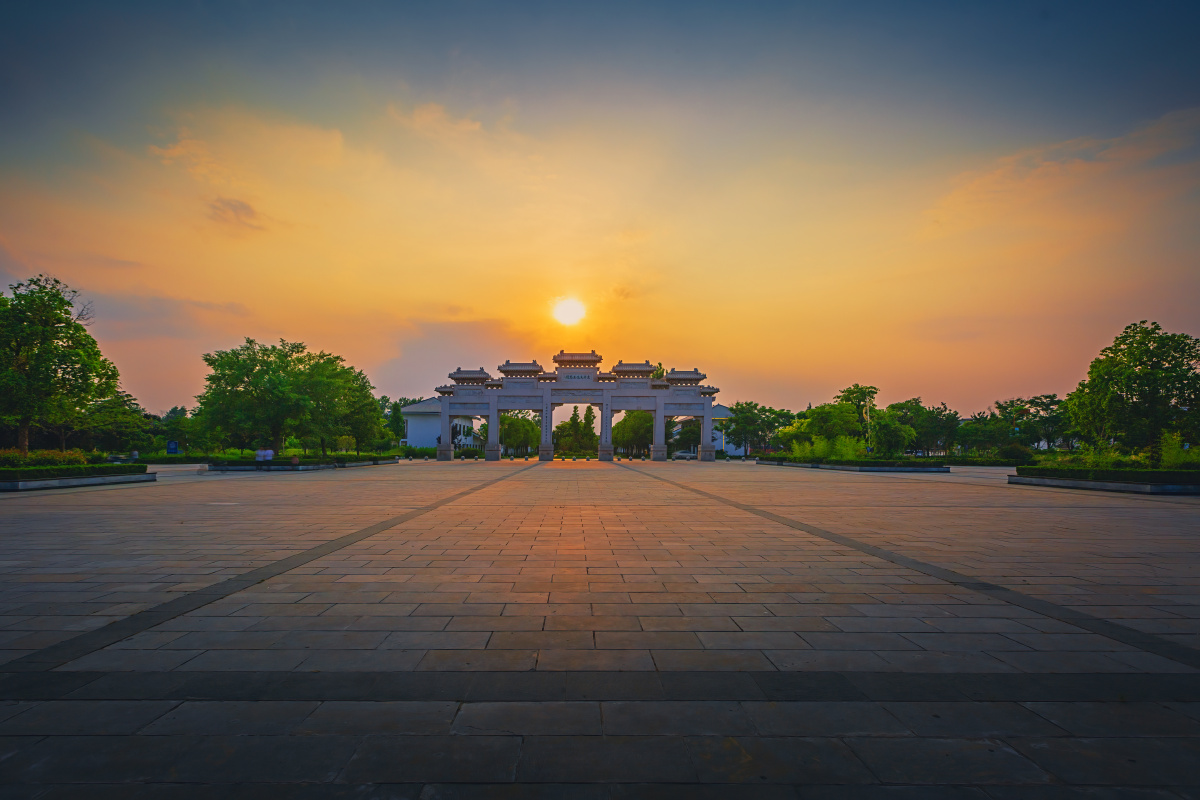 夕阳西下老子文化生态园道源国家湿地公园安徽亳州涡阳