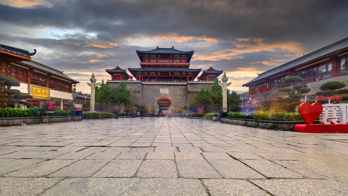 傍晚时分的昭明台湖北襄阳