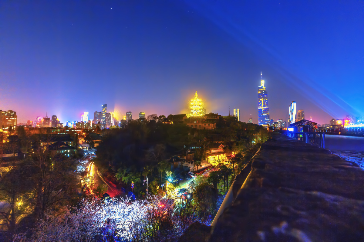 樱花时节的城市夜色3鸡鸣寺南京