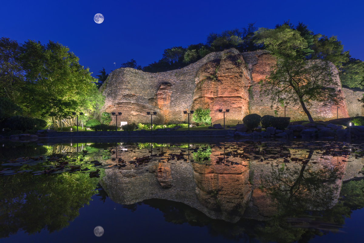 蓝调时刻的石头城鬼脸城南京城墙