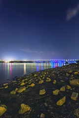 夜色中的南京长江大桥和滨江风光带+南京