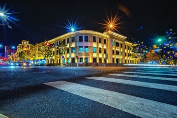 夜色光影中的德式建筑+山东青岛