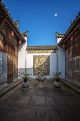 晴日光影中的的徽派建筑+南京溧水