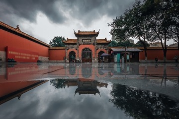 阴天雨后的朝天宫+南京