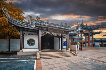 傍晚时分的古张公洞+宜兴