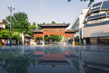 雨后光影中的夫子庙牌坊+南京