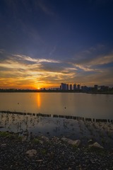 夕阳西下时的九龙湖公园+南京