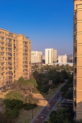 晴朗天空下的建筑+南京