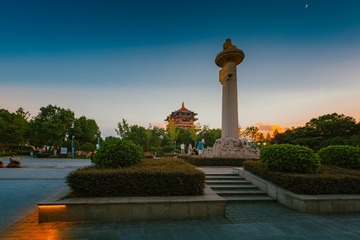 傍晚时的赏心亭+南京