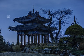 夜色中的博爱阁+梅花山（南京）