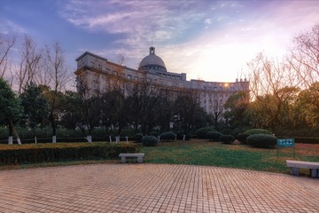 落日前的雨花区政府大楼+南京