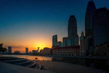 日出东方（津湾广场）