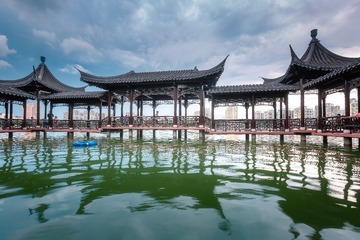 起舞弄清影