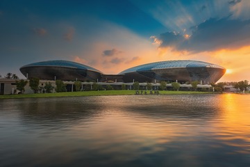 夕阳西下+江苏大剧院