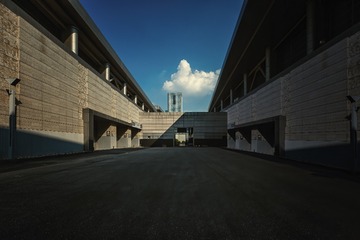 展馆上空飘来一朵白色的云+南京国际博览中心