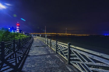 夜色中的灯塔和长江三桥+南京