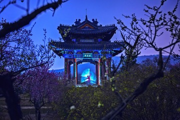 梅花山博爱亭夜色里的光绘+南京