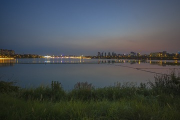 盛夏酷暑傍晚的九龙湖光影+南京